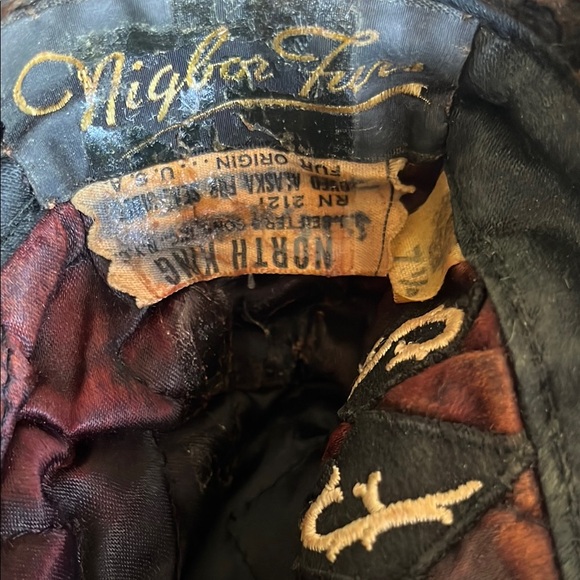 Luxurious  vintage Fur Hat - Picture 2 of 5